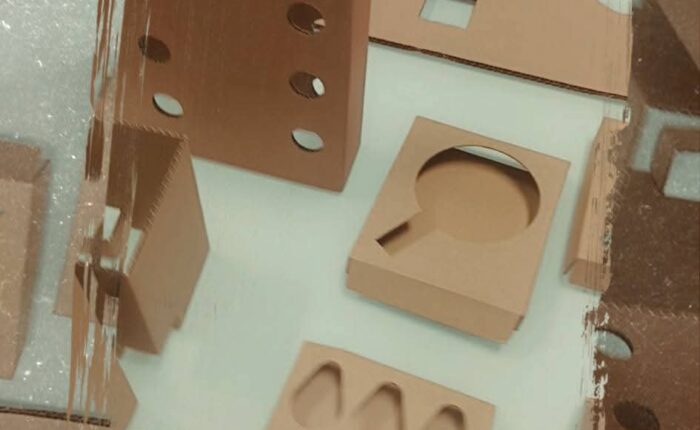 wkładki z tektury falistej, wkładki kartonowe, zabezpieczenie produktu, ochrona przesyłek, ekologiczne opakowania, wypełniacze do kartonów, opakowania e-commerce, tektura falista, wkładki transportowe, bezpieczne pakowanie