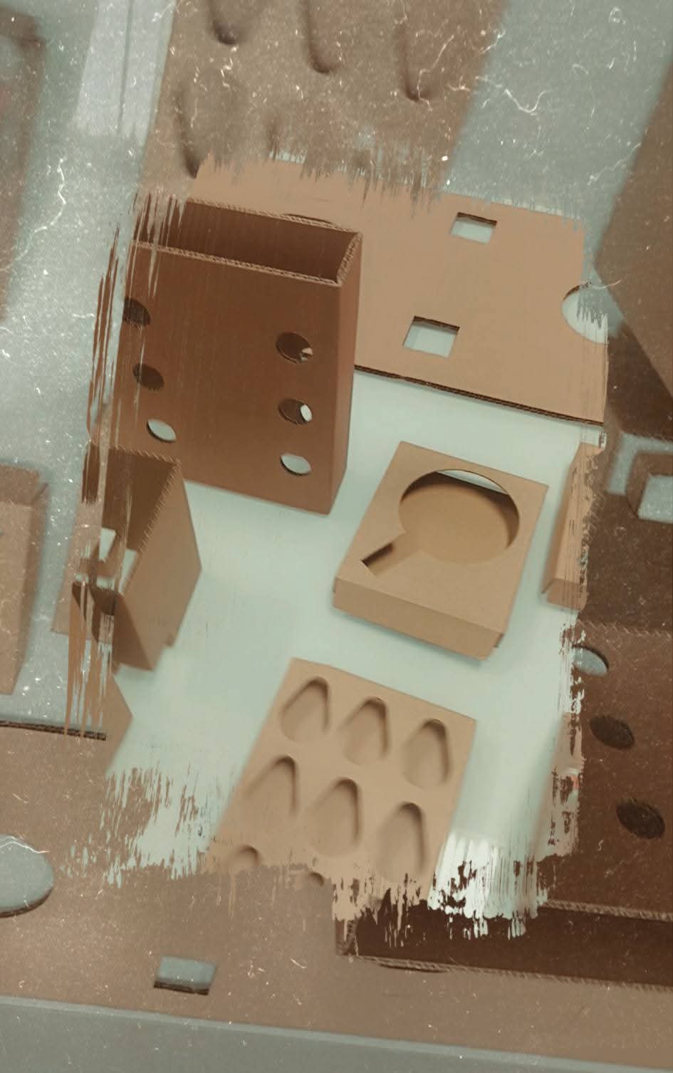 wkładki z tektury falistej, wkładki kartonowe, zabezpieczenie produktu, ochrona przesyłek, ekologiczne opakowania, wypełniacze do kartonów, opakowania e-commerce, tektura falista, wkładki transportowe, bezpieczne pakowanie